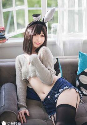 美女露出让男生揉图片