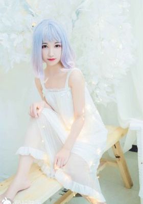 金牌客服董董恩